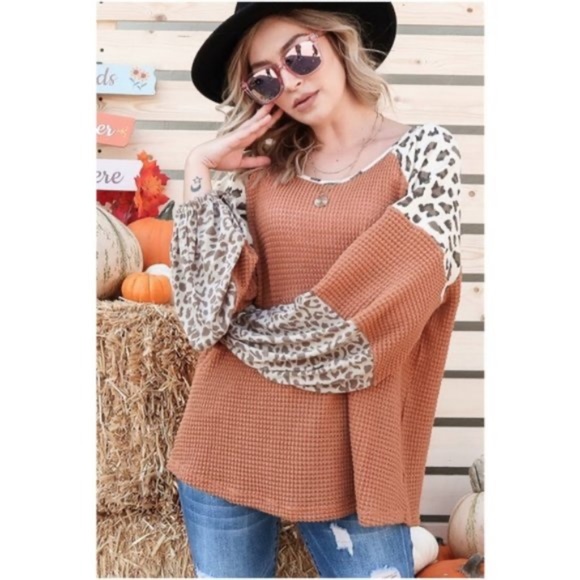 08 Cozy Leopard Print Balloon Sleeve Waffle Top - Picture 4 of 6